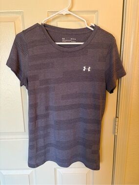 Under Armour Heat gear Women's Short Sleeve Crew Tee in Heathered Purple